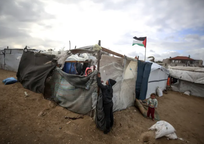 إدخال أول شحنة مواد تعليمية ترفيهية إلى غزة منذ بداية الحرب 