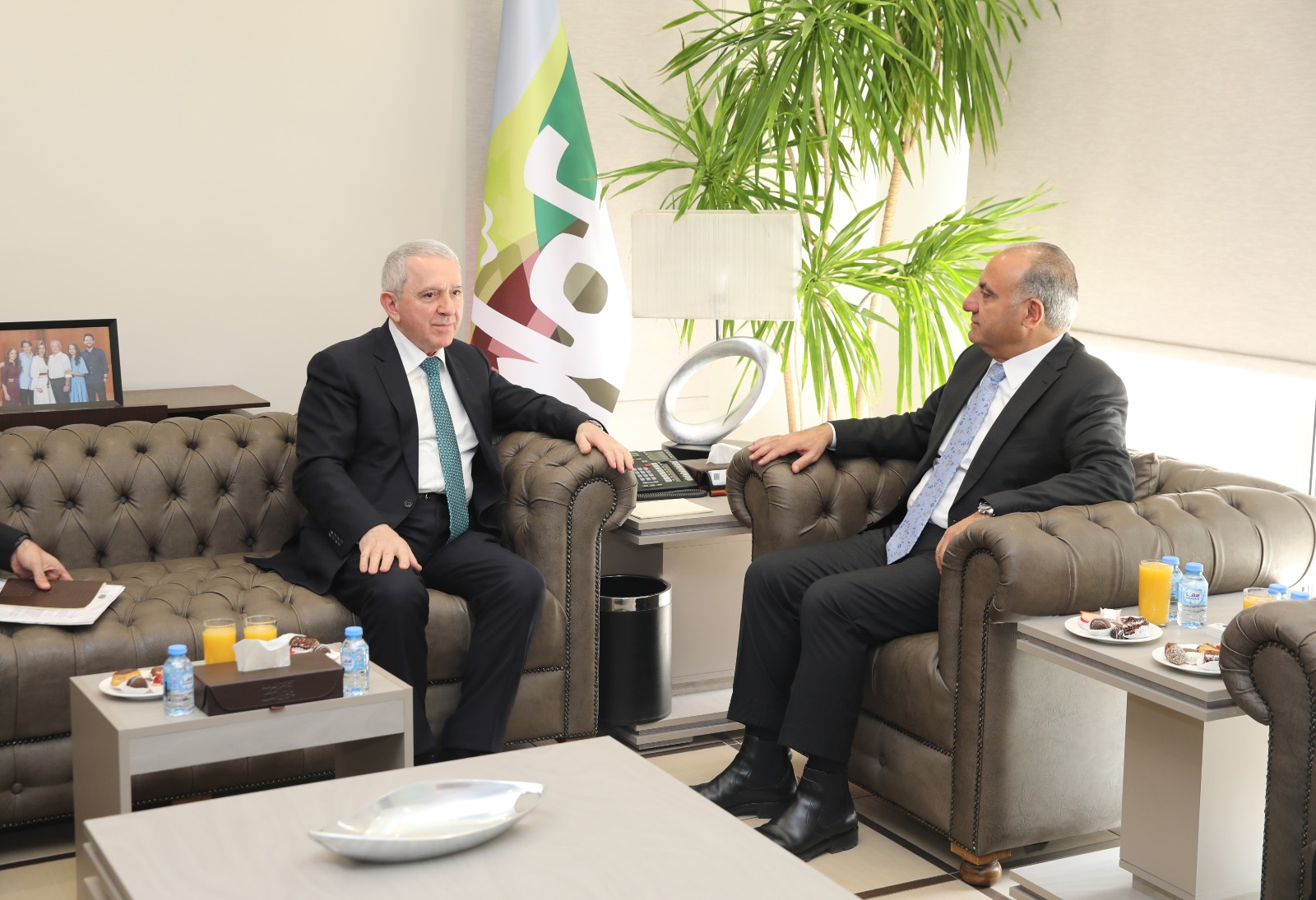 الشواربة يلتقي سفير اذربيجان