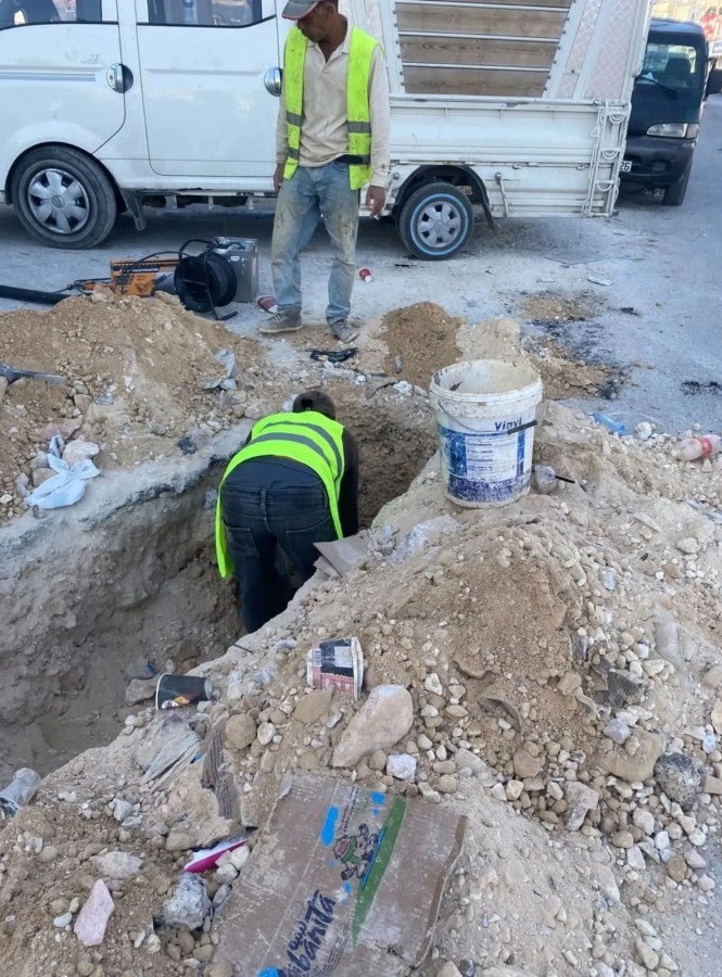 مياه الزرقاء ولجنة حطين تشاركان في صيانة مواقع خدمية في الرصيفة