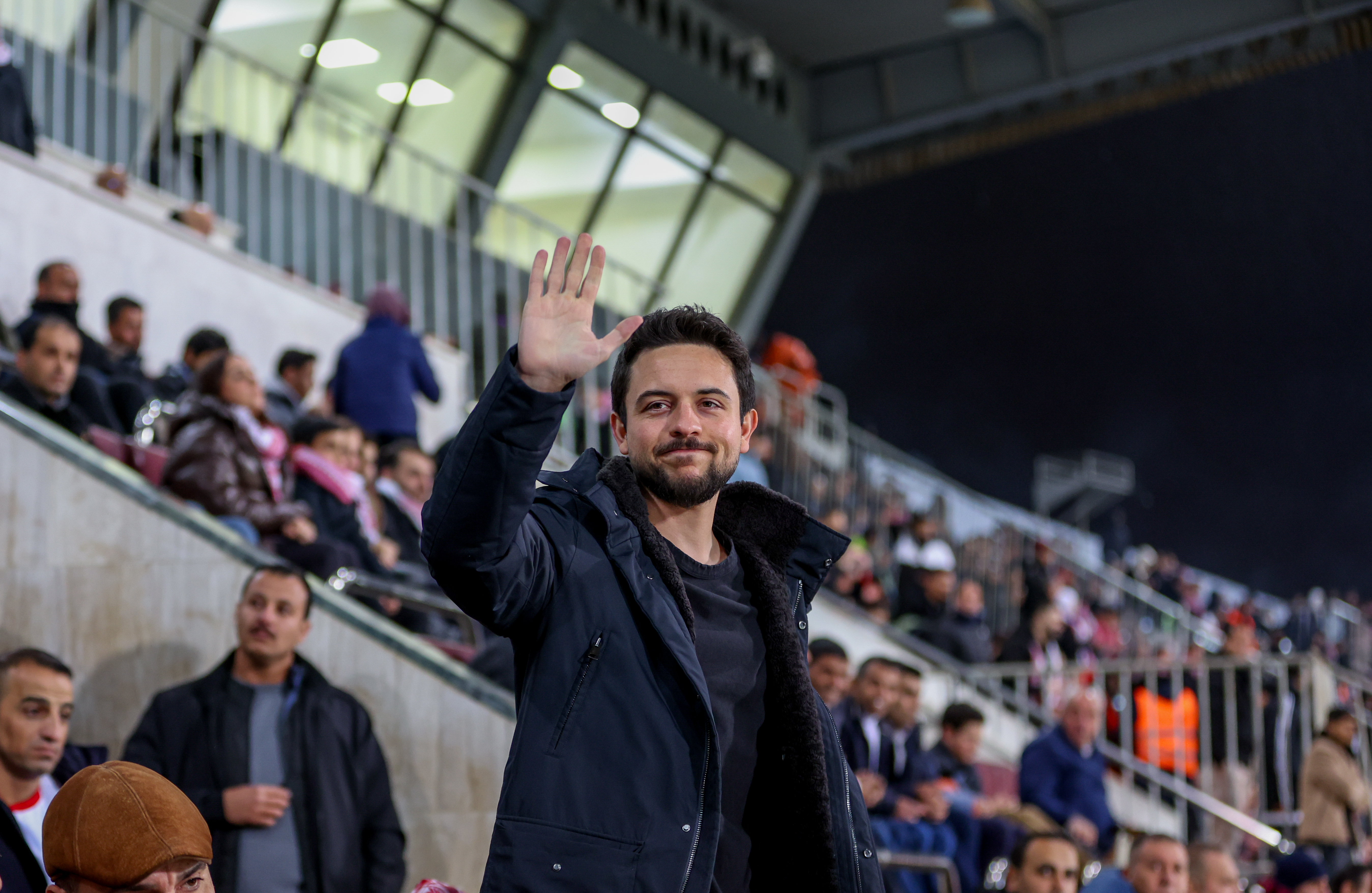 ولي العهد يهنئ منتخب الجزائر تأهله لدور الـ 32