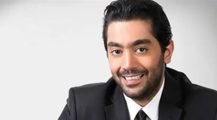 أحمد فلوكس يعلن ارتباطه ..  ويُبقي هوية العروس سراً