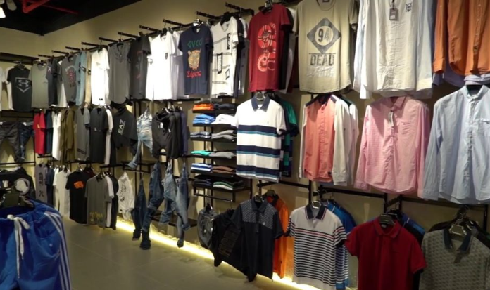 تجار الألبسة: البضائع متوفر بكميات كبيرة لعيد الفطر 