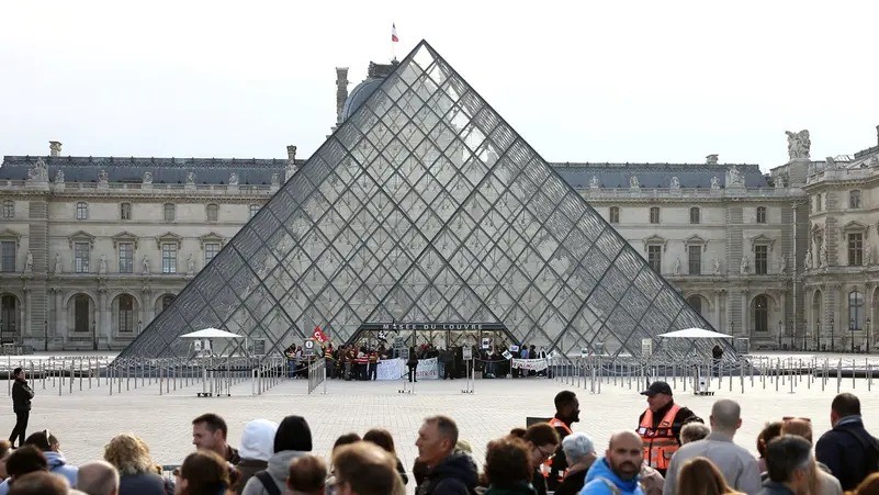 الاحتجاجات تدفع باريس لإغلاق المتاحف وتأمين الشوارع