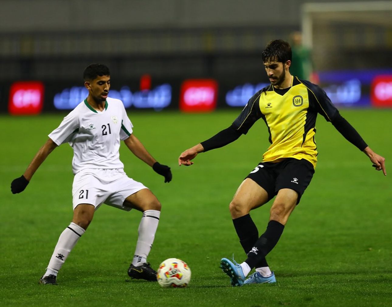 فريق الحسين يلتقي البقعة بدوري المحترفين لكرة القدم الاربعاء