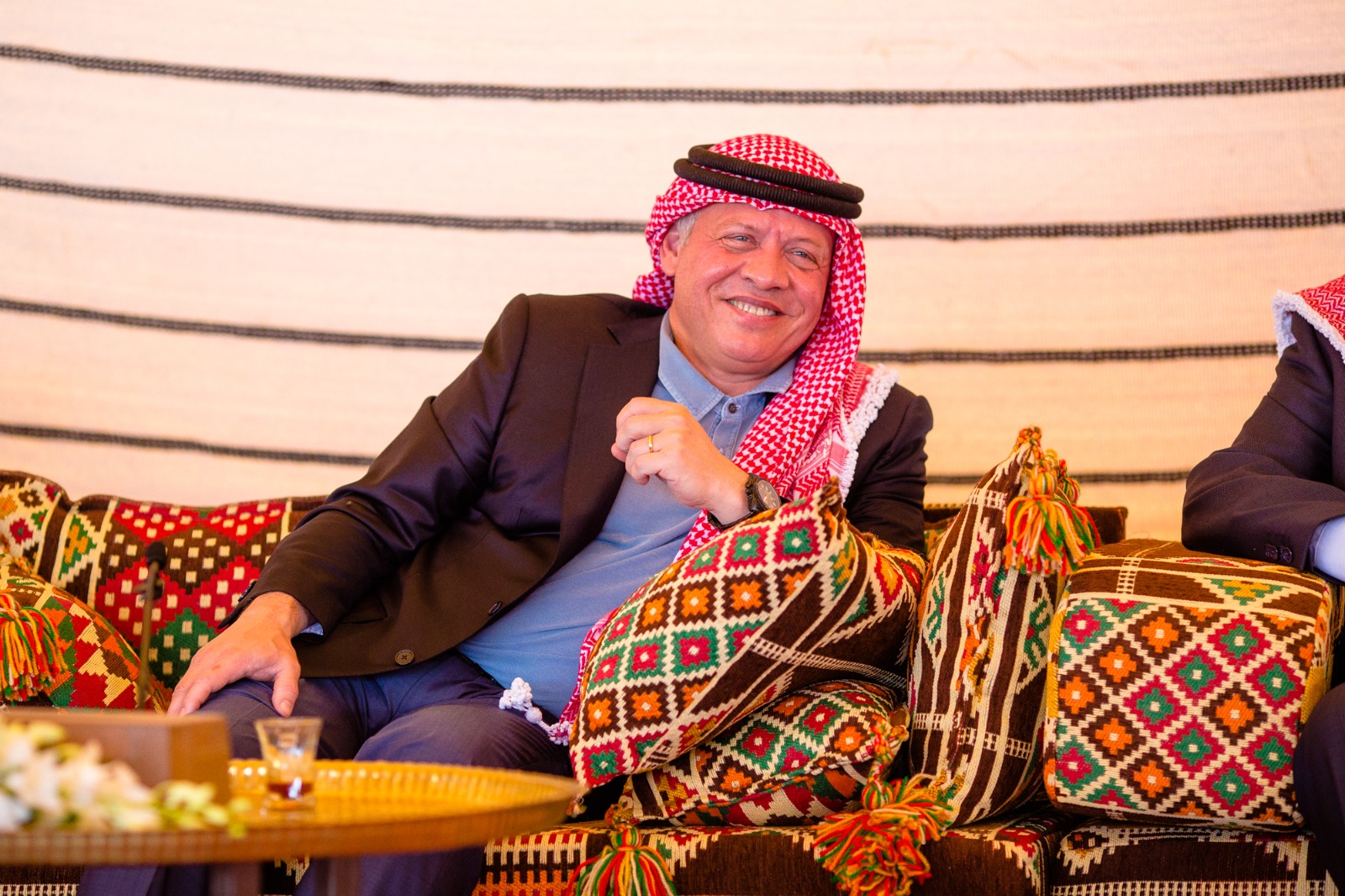 عشيرة العتوم تهنئ الملك بعيد ميلاده الـ64