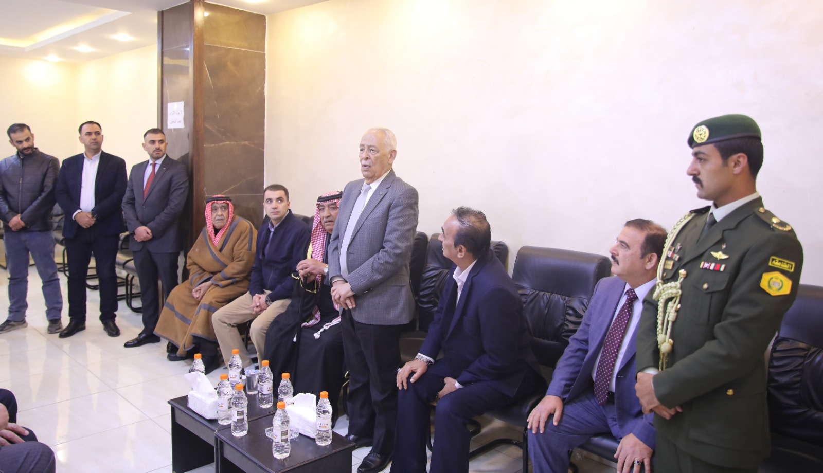 مندوبا عن الملك وولي العهد ..  العيسوي يعزي الكفاوين والبشابشة