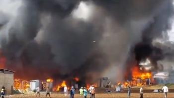 حريق ضخم في مخيم للاجئين السوريين بلبنان (فيديو)