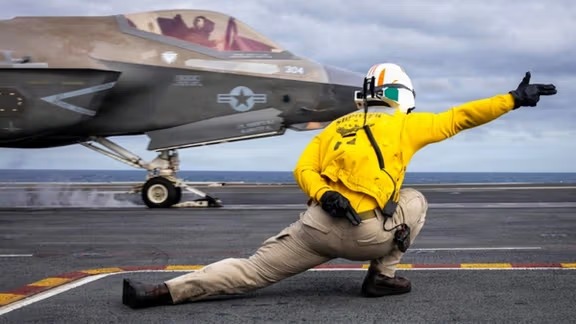 رويترز: أمريكا قد تستهدف قادة بهجمات لتغيير النظام الإيراني