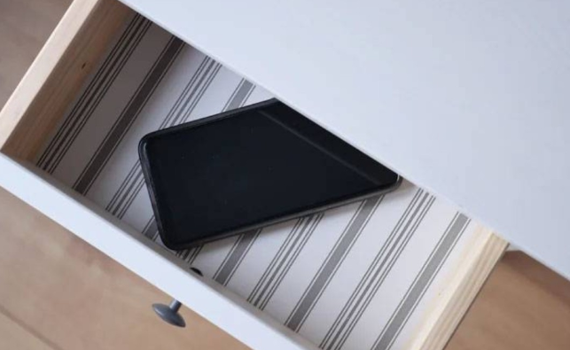 هاتفك القديم في الدرج ..  قنبلة صامتة بين يديك