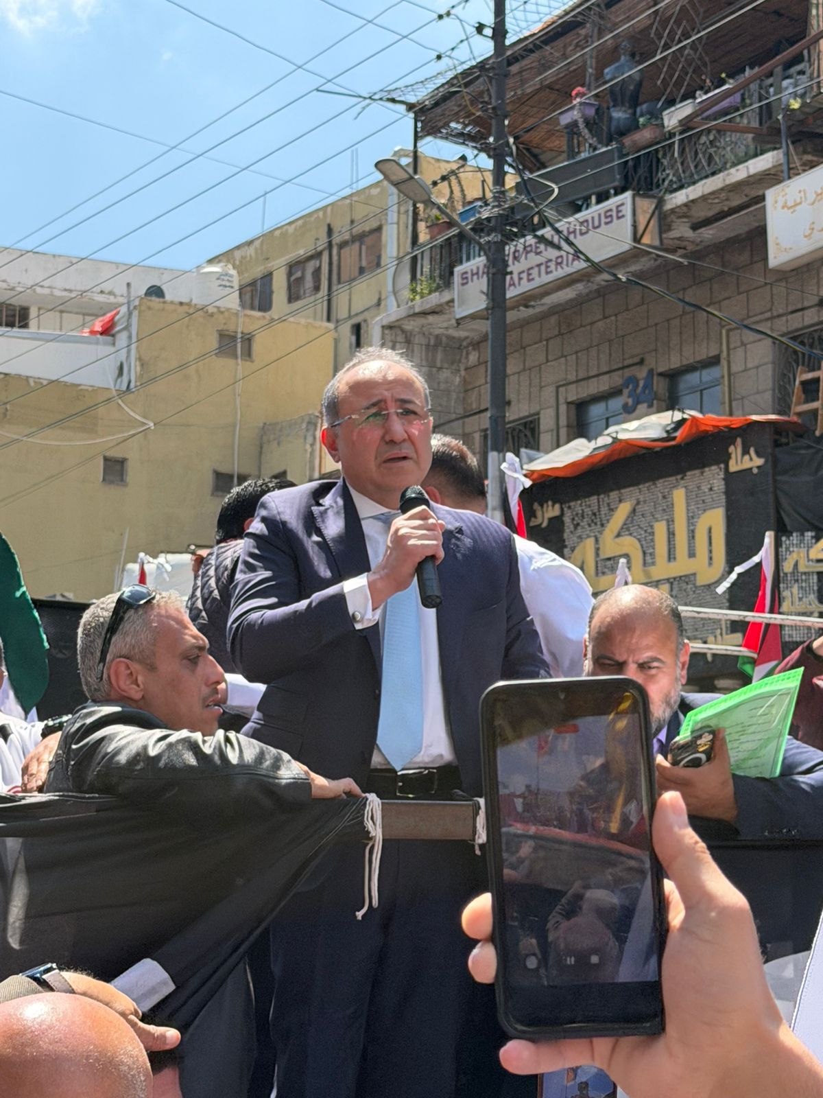 نفاع ونواب وقيادات واعضاء حزب عزم في المسيرة الوطنية