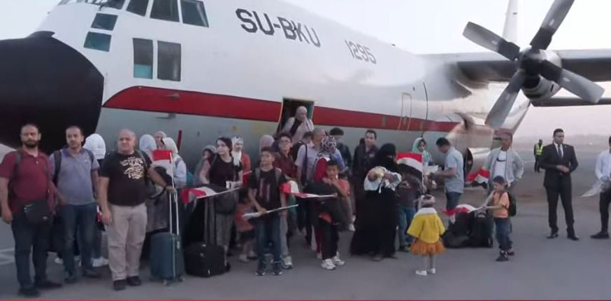 Image:إجلاء 1539 مصرياً من السودان