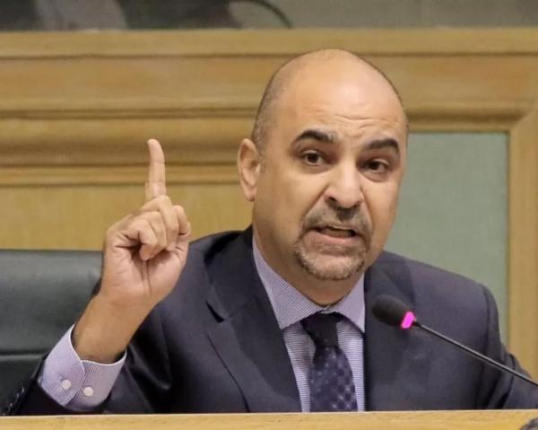 خوري منتقدا رموز حزبية: على وضعية الصامت