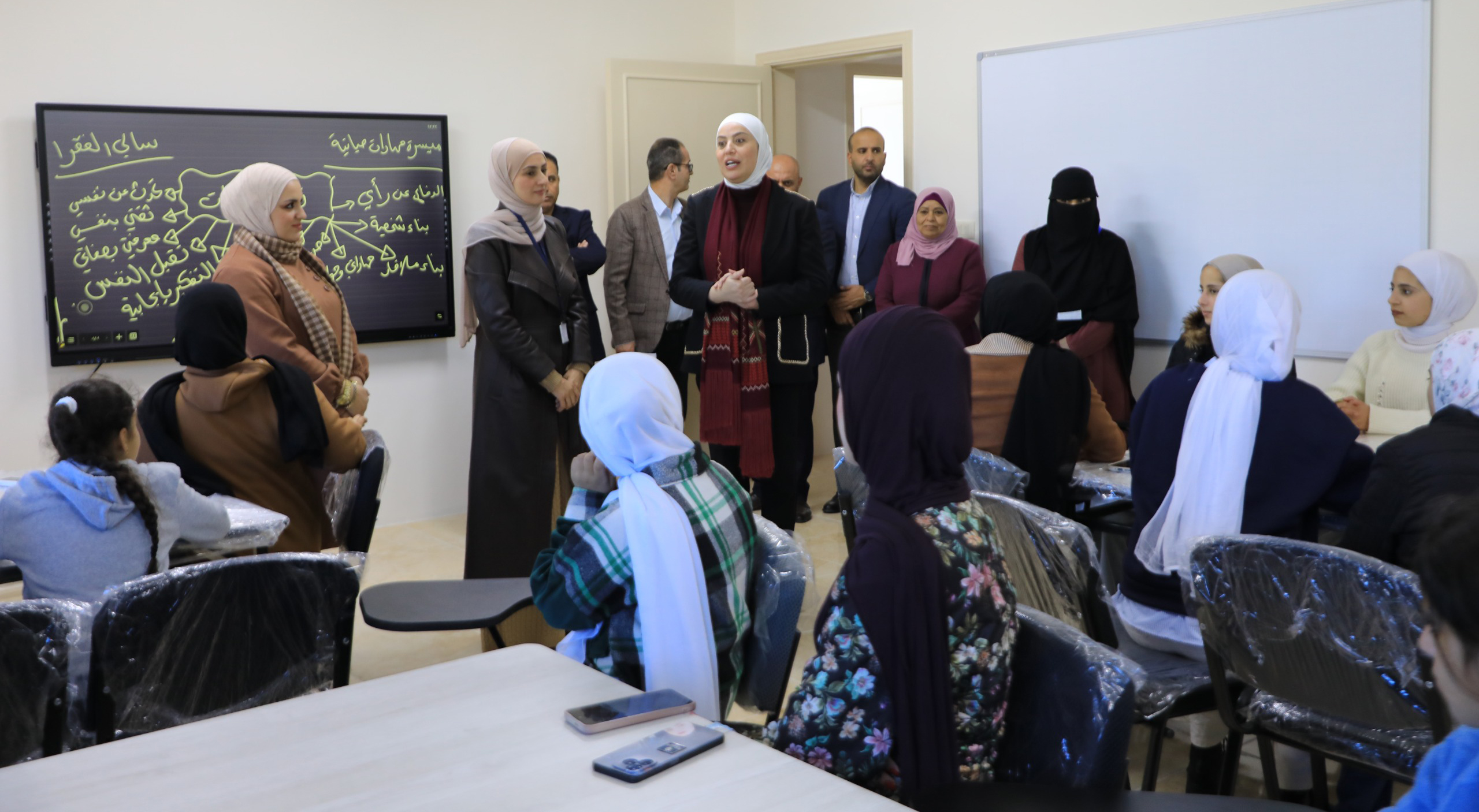 بني مصطفى تتفقد أسر محتاجة ومشاريع ومراكز دامجة في الطفيلة