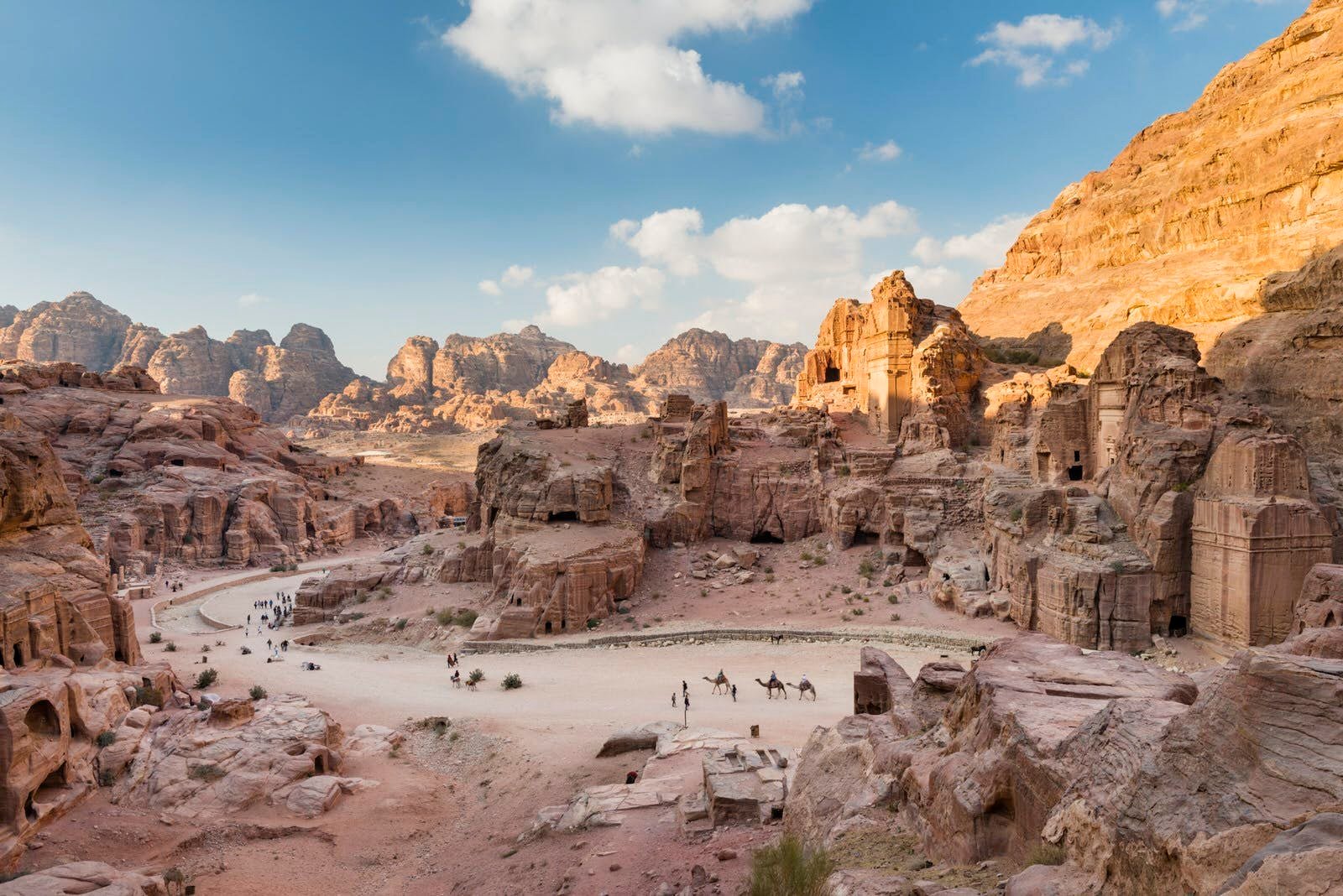 نظام جديد لتنظيم تأجير وتملك العقارات خارج محمية البترا