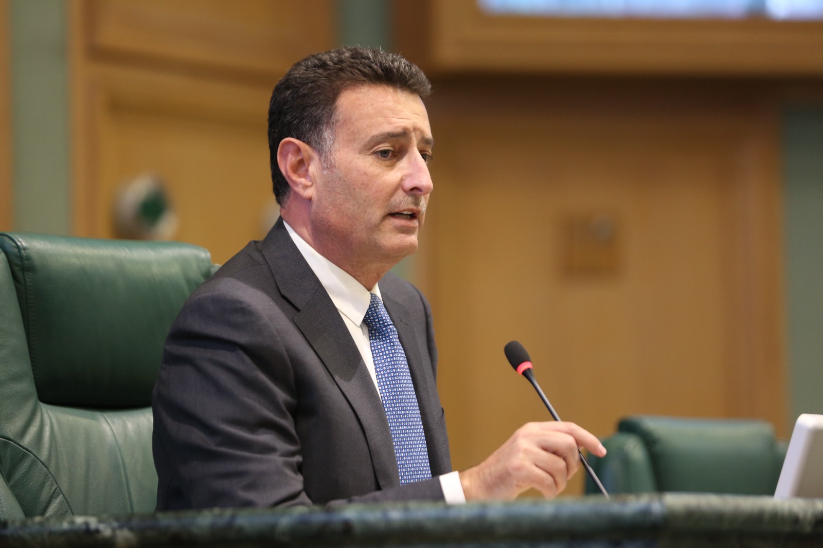 النسور لاحمد الصفدي: لو بيدي لوضعتك معالي