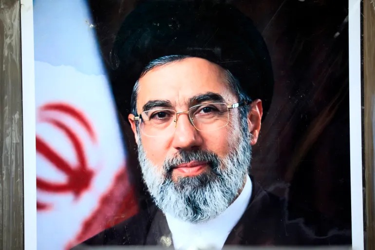 المرشد الإيراني: طهران جعلت الدفاع عن مجاهدي لبنان سياسة ثابتة