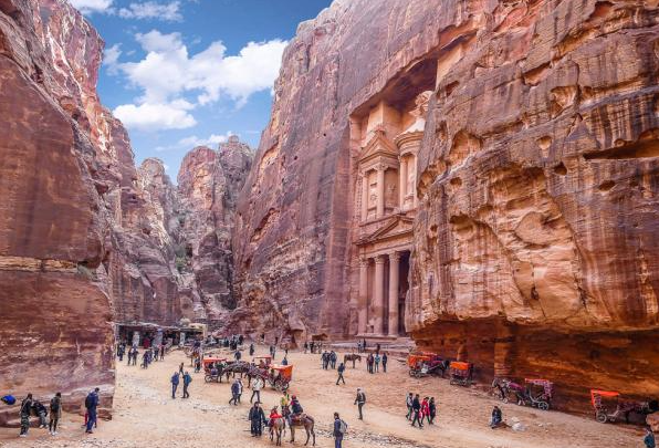 البترا تسجل أعلى عدد زوار يومي منذ 2023