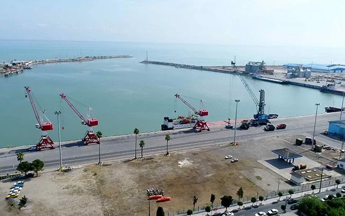 القيادة المركزية الامريكية: سنبدأ حصارًا على موانئ إيران 