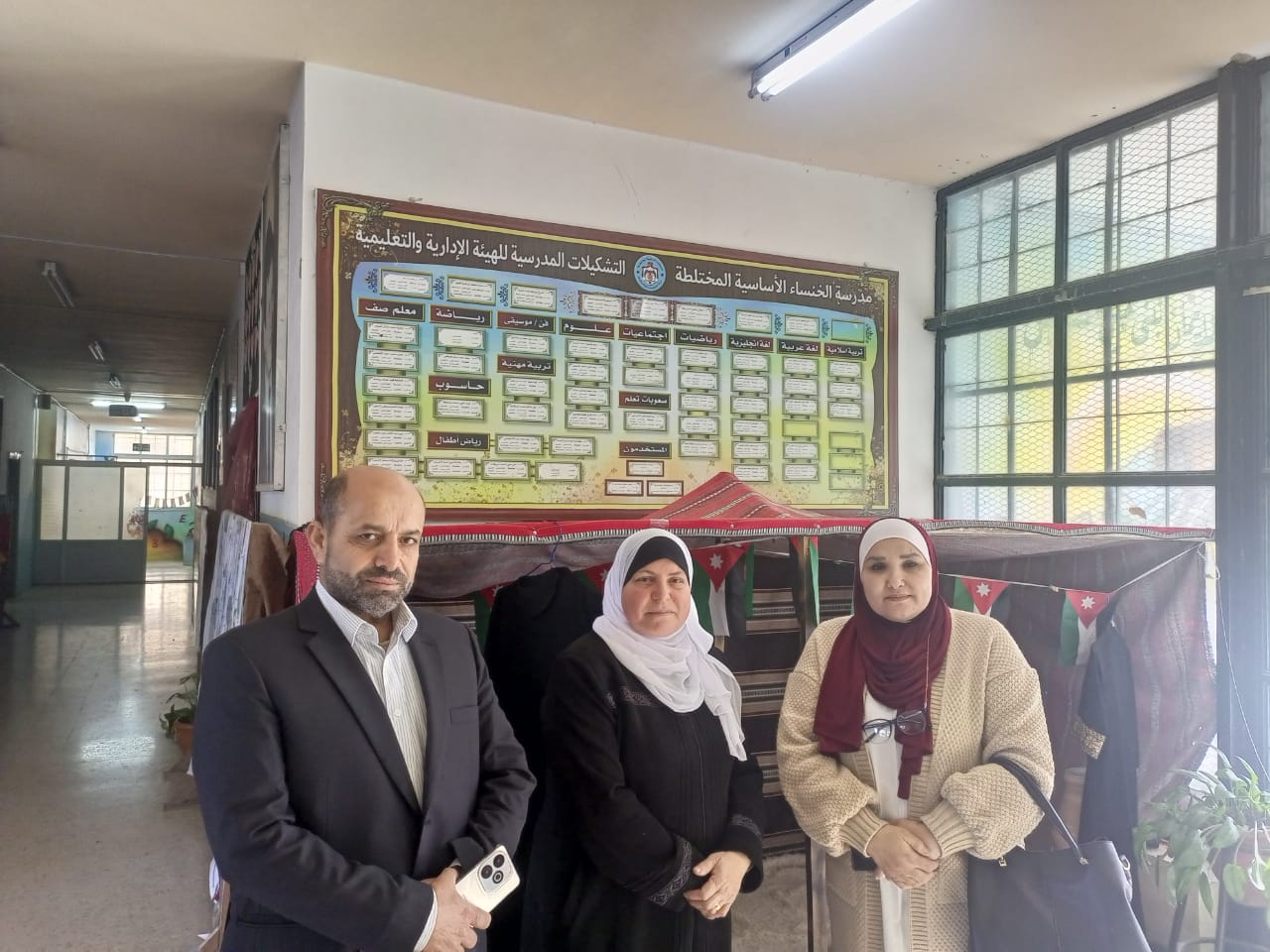 البكار تتفقد جاهزية مدرسة الخنساء وتلتقي بالطالبات