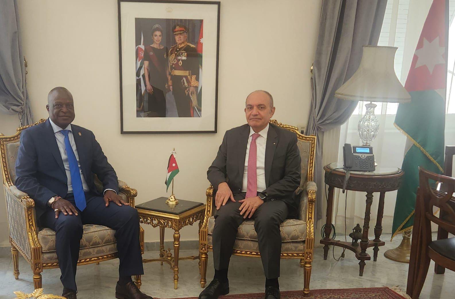 العضايلة يبحث ونظيره الكيني آفاق الشراكة بين البلدين