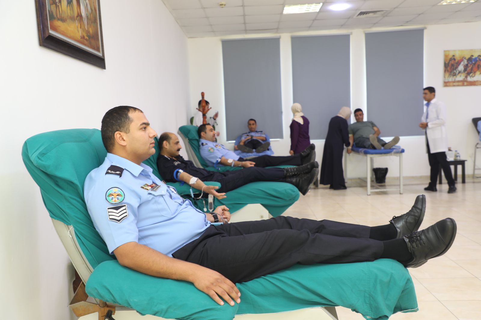 نشامى الأمن العام يتبرعون بالدم بأعداد كبيرة