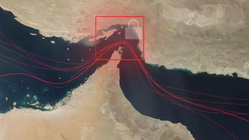 انفجار ناقلتي نفط واشتعال النيران فيهما جنوب مضيق هرمز