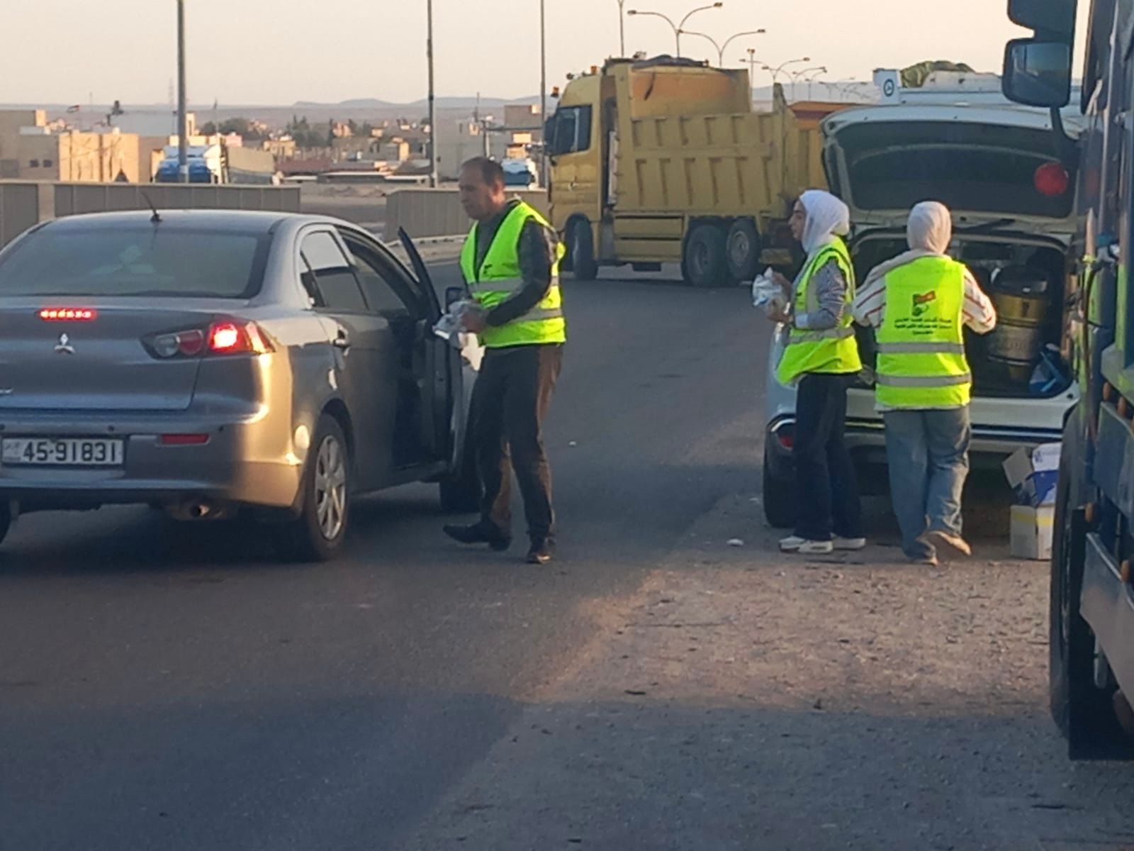 شباب كلنا الأردن في الطفيلة تنفذ مبادرة تصبيرة صائم في لواء الحسا