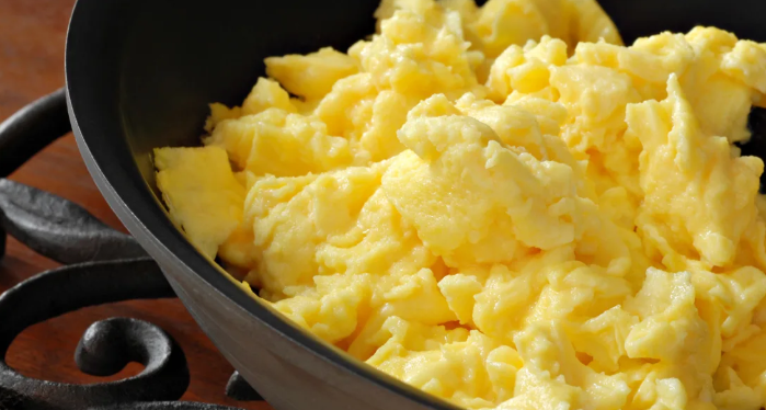 صفار البيض ..  كنز لفيتامين أشعة الشمس د