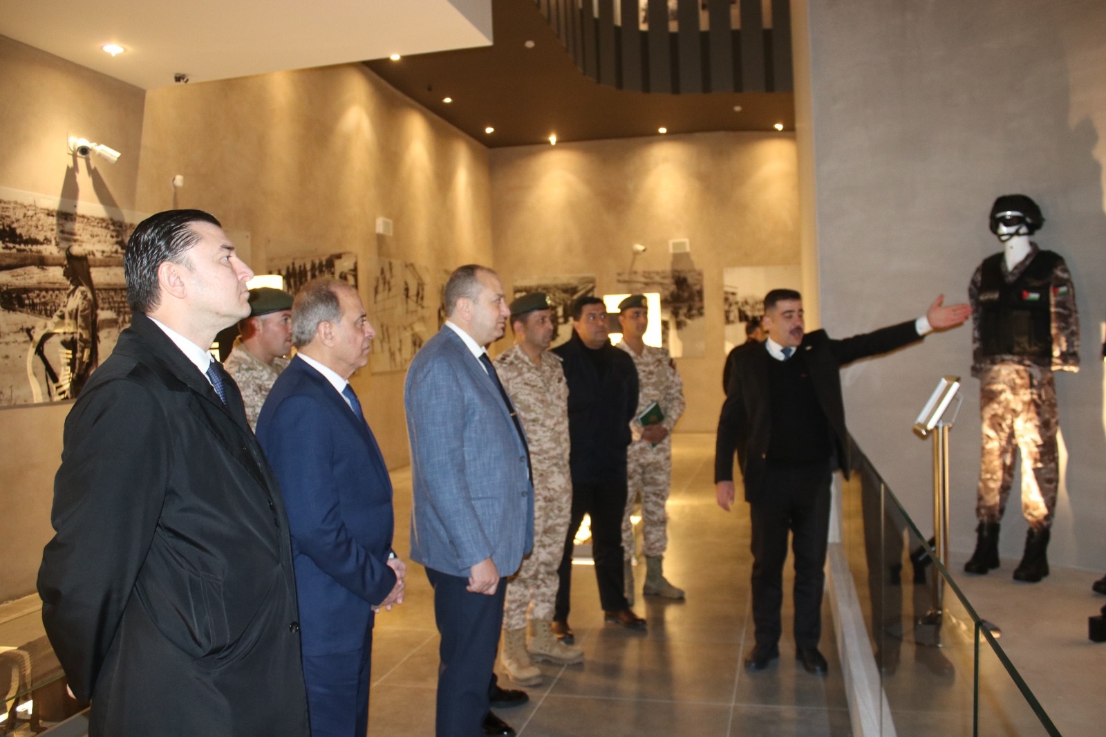 وزير الرياضة والشباب السوري يزور صرح الشهيد في عمّان