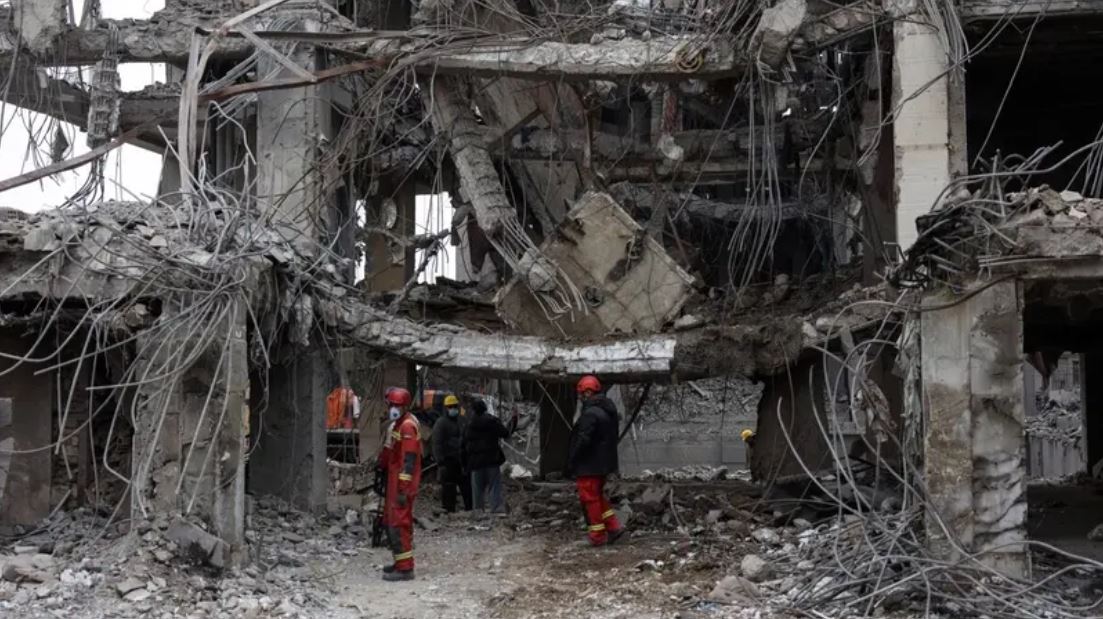 إيران تطلق دفعة صواريخ جديدة ..  وإسرائيل تقصف تبريز وكرمان