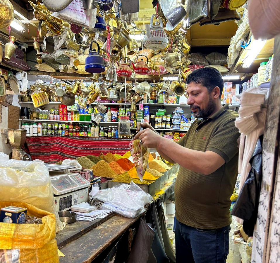 سوق العقبة القديم مئة عام من الذاكرة والتجارة المتوارثة