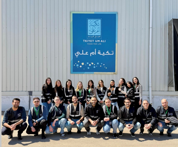 موظفو بنك القاهرة عمّان يشاركون في فعالية تعبئة طرود الخير مع تكية أم علي 