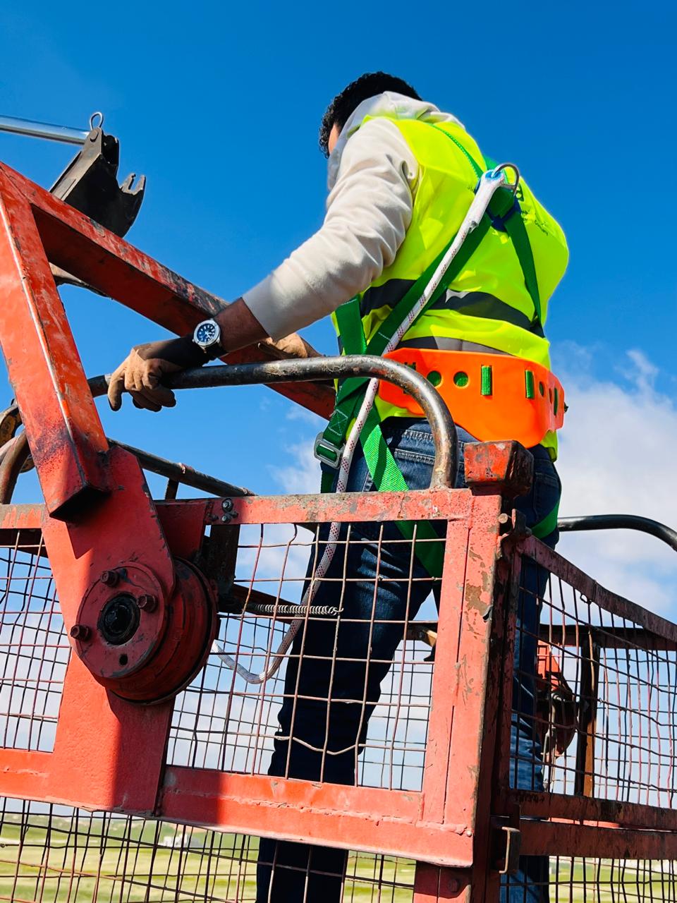 إضاءة ممر عمّان التنموي باستخدام الطاقة الشمسية بكلفة 1.4 مليون دينار