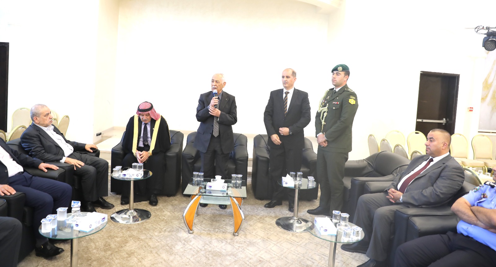 مندوبا عن الملك وولي العهد ..  العيسوي يعزي العبيدات