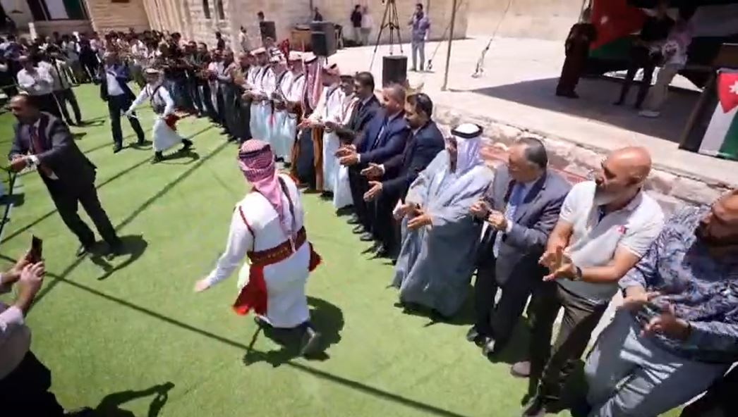 كلية الحسين الثانوية تحتفي بالاستقلال الثمانين ..  درب العز يبدأ من المدرسة