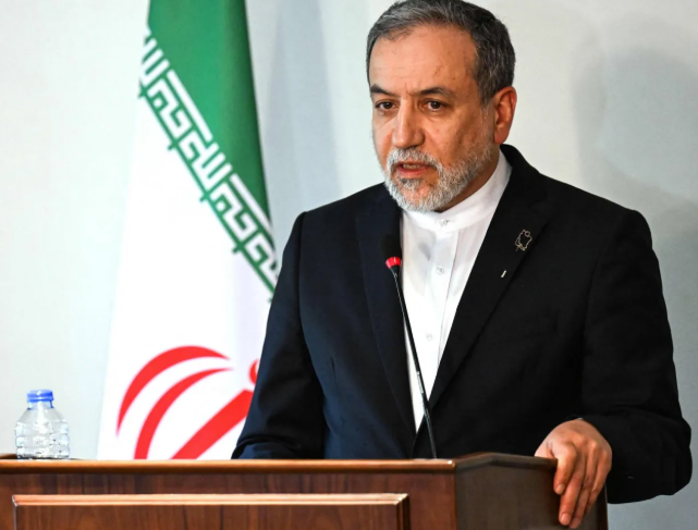 عراقجي: مضيق هرمز مغلق أمام الاعداء فقط 