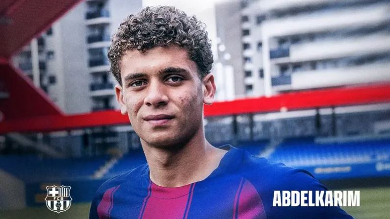 صفقة تاريخية ..  حمزة عبدالكريم أول لاعب مصري ينضم إلى برشلونة