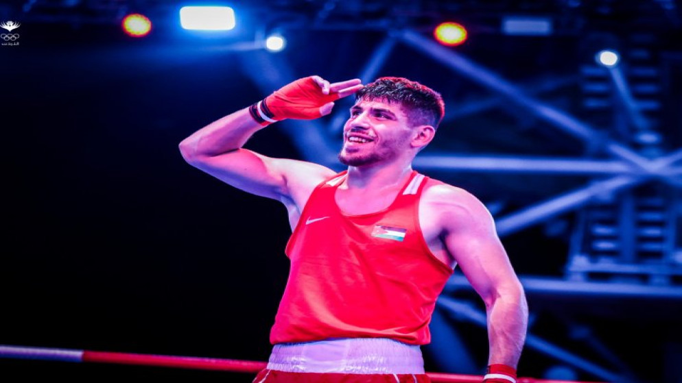 زياد عشيش يتوج بذهبية آسيا للملاكمة بعد تغلبه على بطل العالم