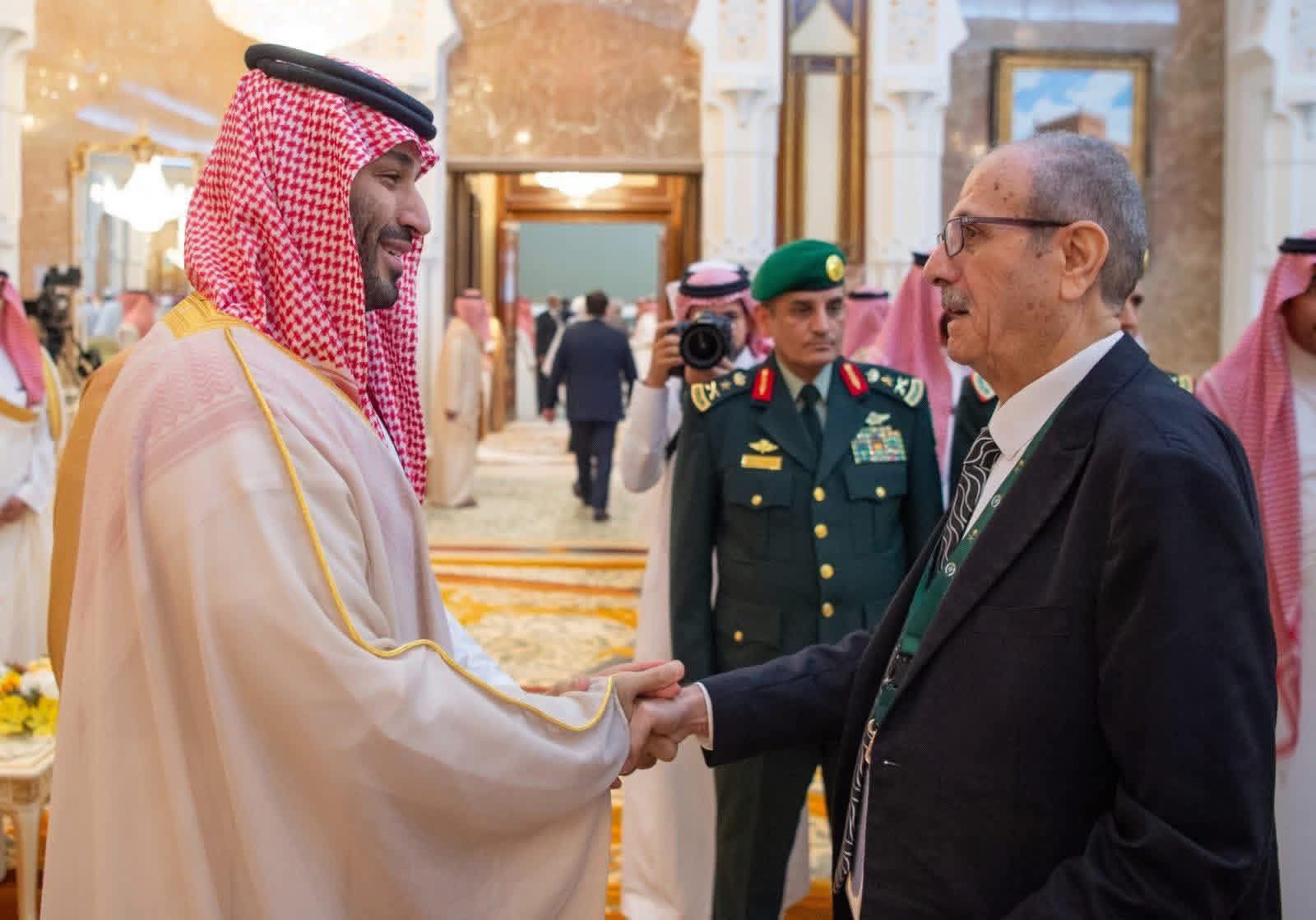 ولي العهد السعودي يستقبل والد الشرع 