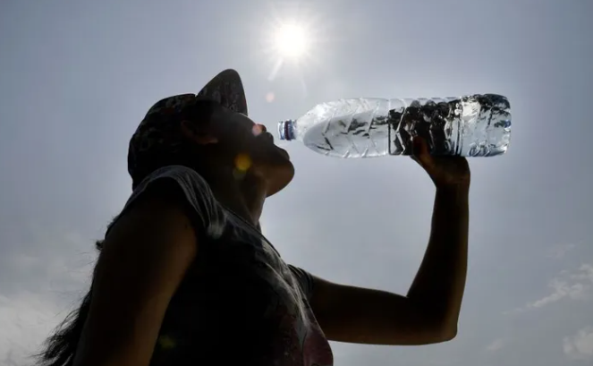 كم يجب أن تشرب من الماء يومياً؟ 