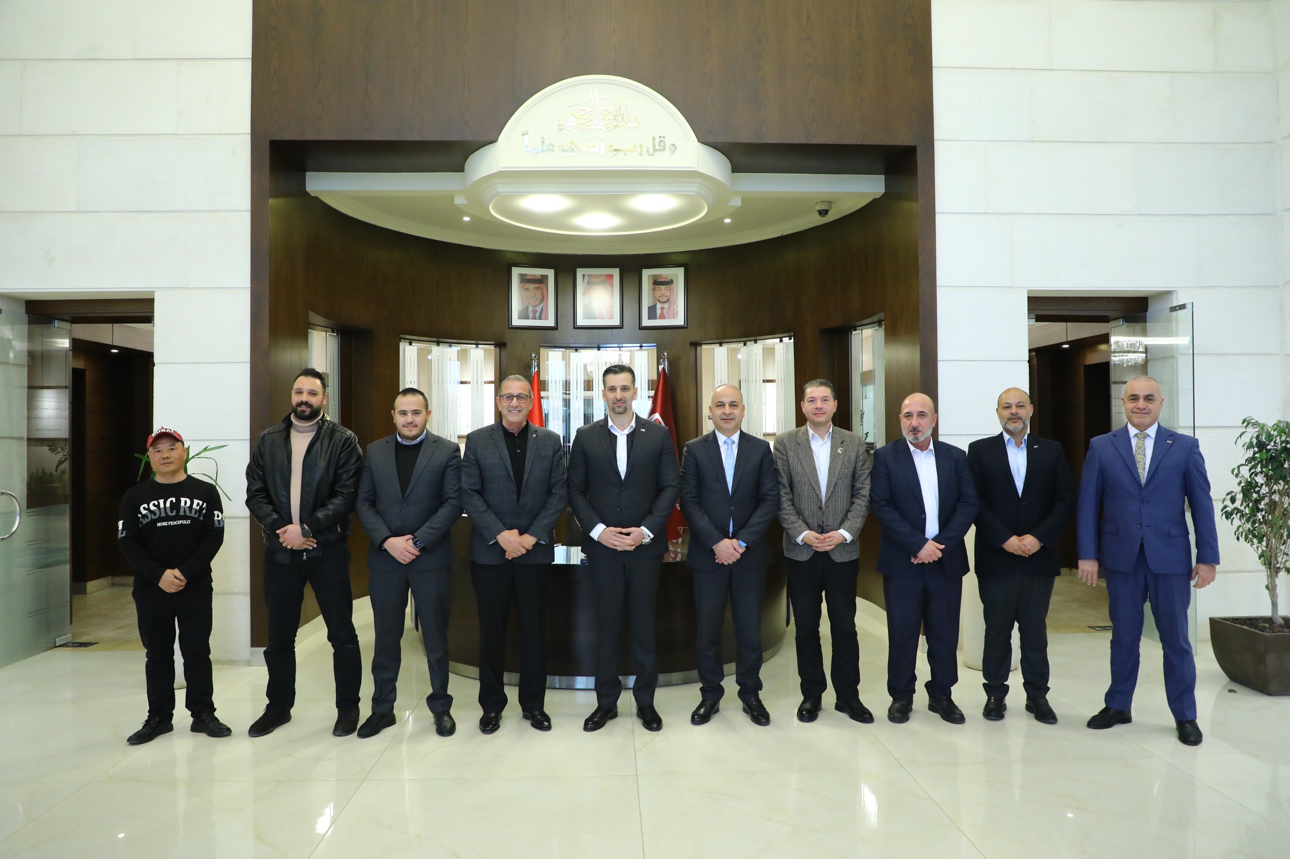 حافلات كينغ لونغ المتطورة تنضم إلى أسطول جامعة الشرق الأوسط