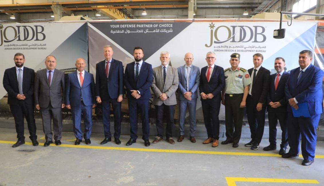 الرئيس التشيكي يزور المنطقة الصناعية الخاصة بالصناعات الدفاعية