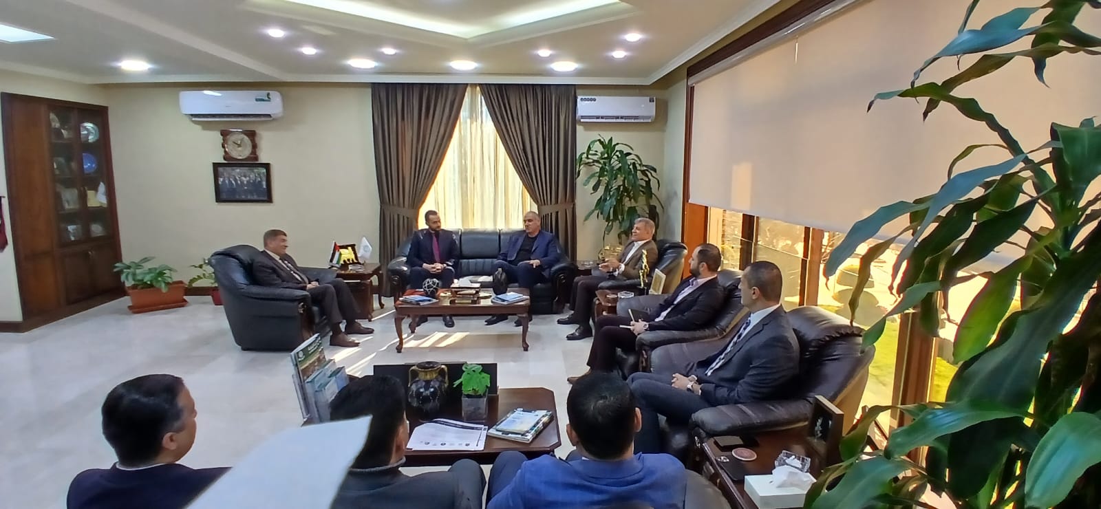 رئيس جامعة الزيتونة الأردنية يبحث تعزيز التعاون الأكاديمي والبحثي مع المركز الأردني للتصميم والتطوير