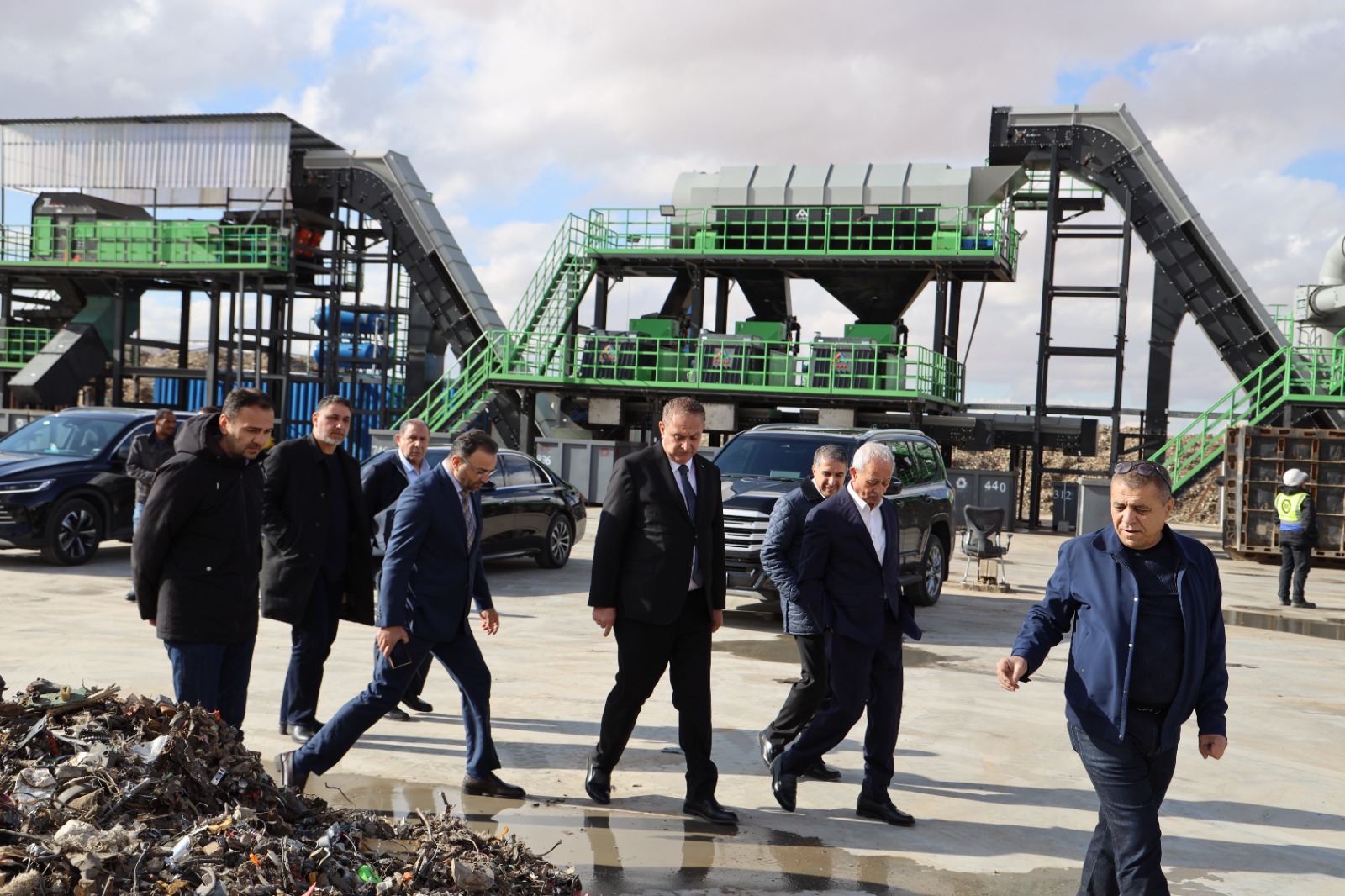 وزير البيئة يزور مصنع “معادن المدينة” ويؤكد تشجيع وتعزيز مشاريع إعادة التدوير والاقتصاد الأخضر