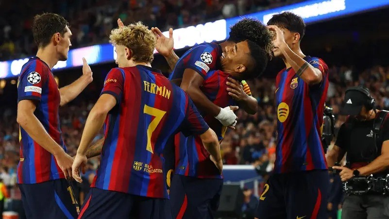 اتهامات بالتبييض والاختلاس ..  برشلونة يعيد إعلان الكونغو المثير للجدل