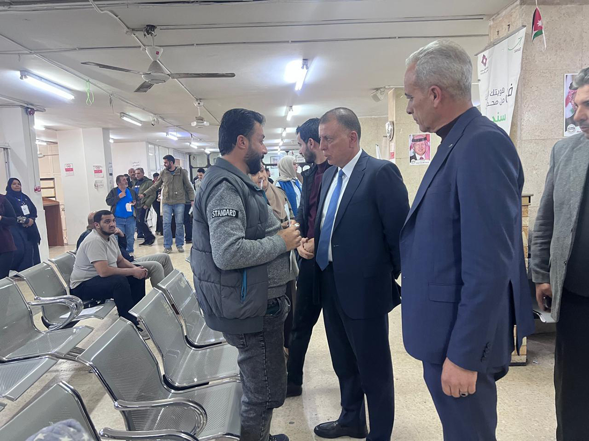 وزير الداخلية يتفقد مديرية احوال إربد 