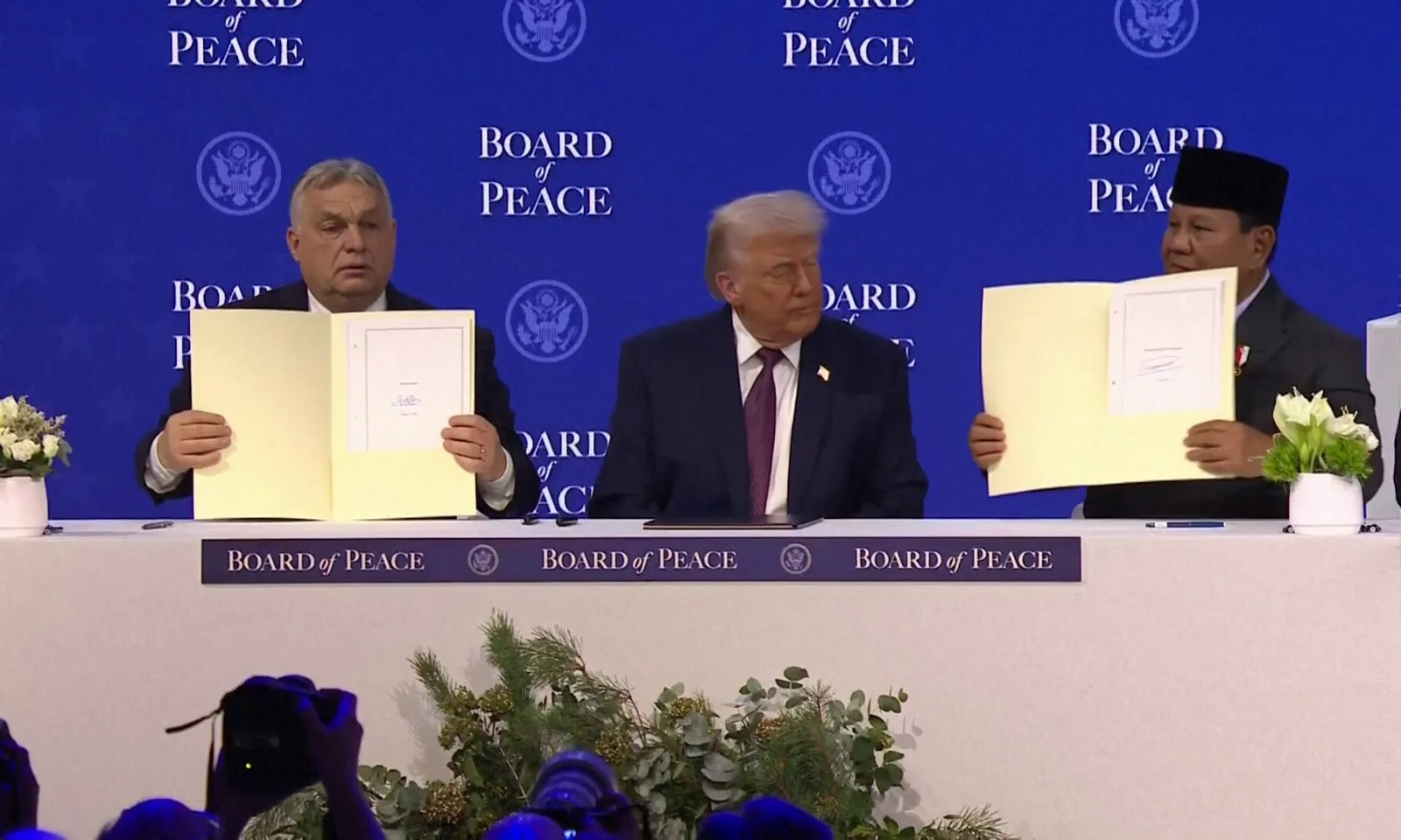 الرئيس الإندونيسي يلوّح بالانسحاب من مجلس ترامب للسلام