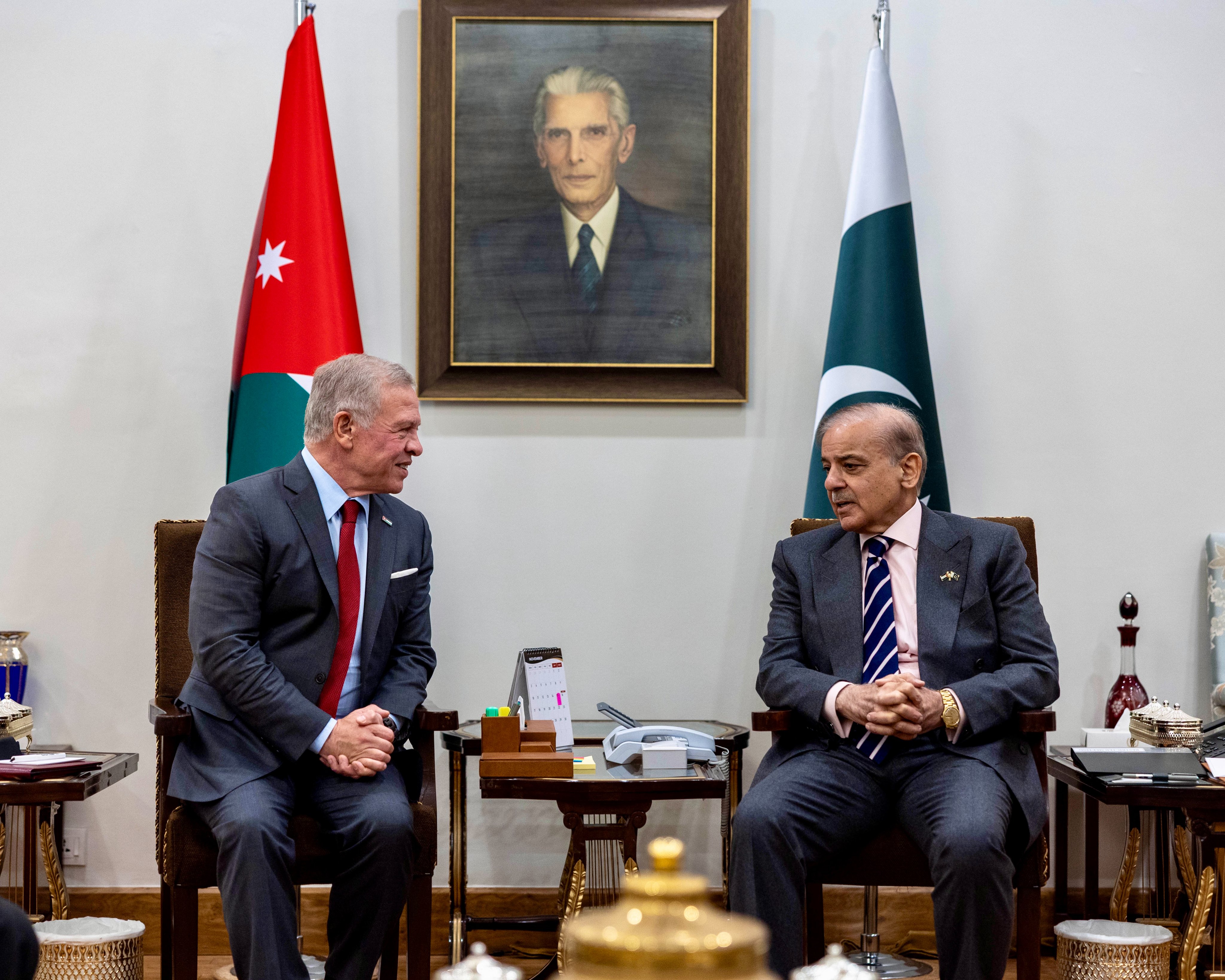 الملك يبحث مع رئيس الوزراء الباكستاني المستجدات الخطيرة 