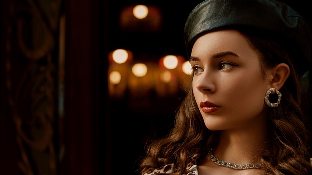 كيف تنسّقين الأقراط الدائرية لأي مناسبة ..  وتبدين متألقة دائماً؟ 