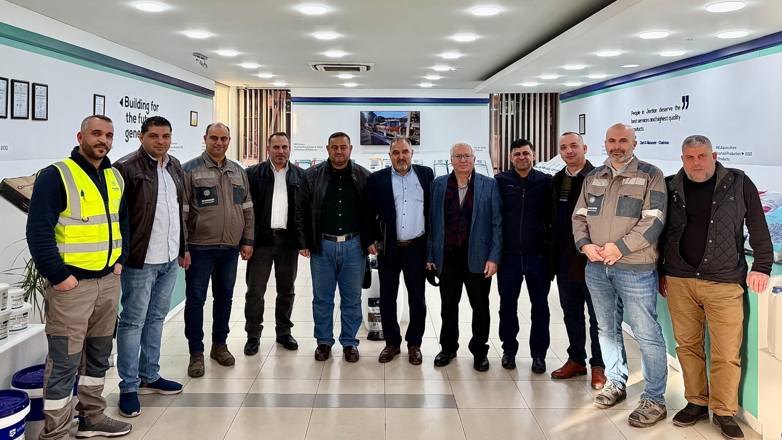 وفد من وزارة الاقتصاد والصناعة السورية يزور مصنع إسمنت المناصير